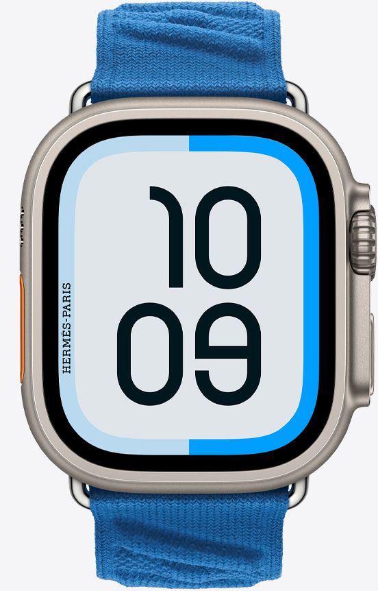 Apple Watch Hermès Ultra 2 的正面视图,展示航海表盘和新款 Bleu Hydra 水妖蓝色 (海蓝色系) En Mer 表带。